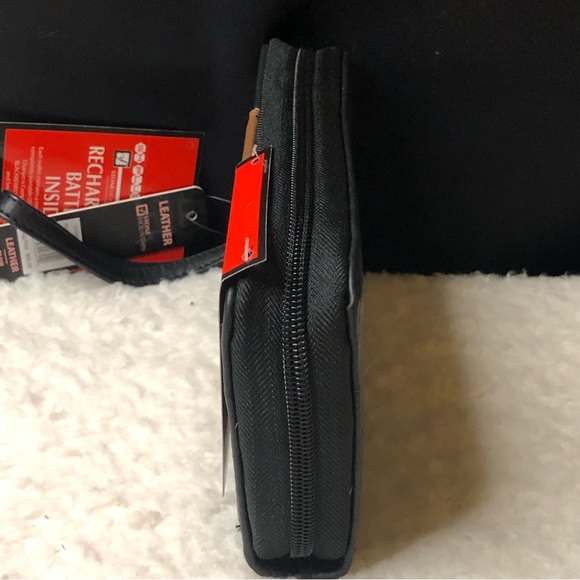 New Stone Mountain Leather Wristlet Wallet W/Rechargeable Phone Battery - Picture 8 of 9